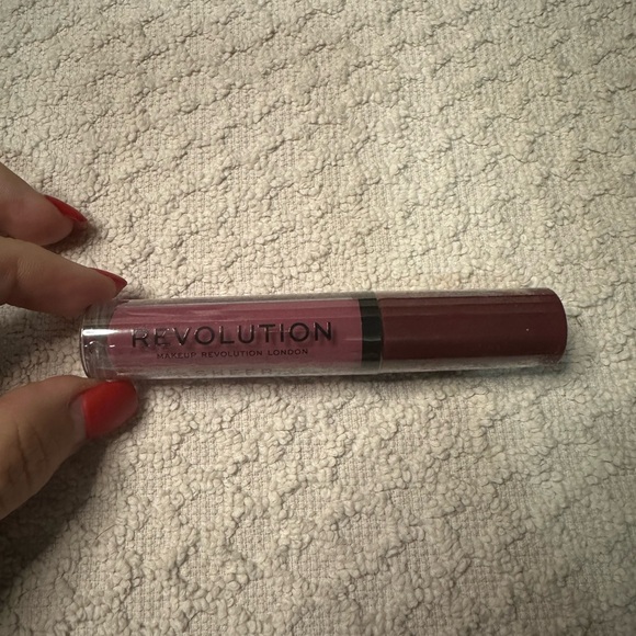 Revolution Sheer Brilliant lipgloss in Dollhouse - Picture 1 of 7
